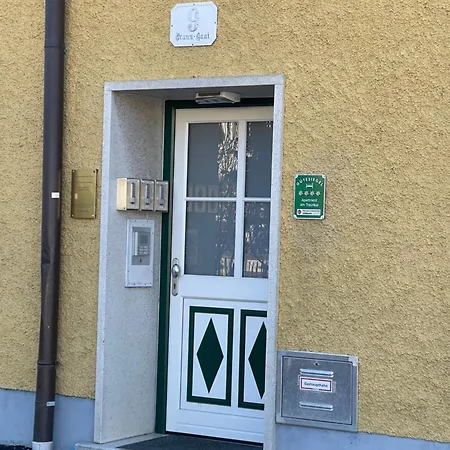 Traunkai Appartement *